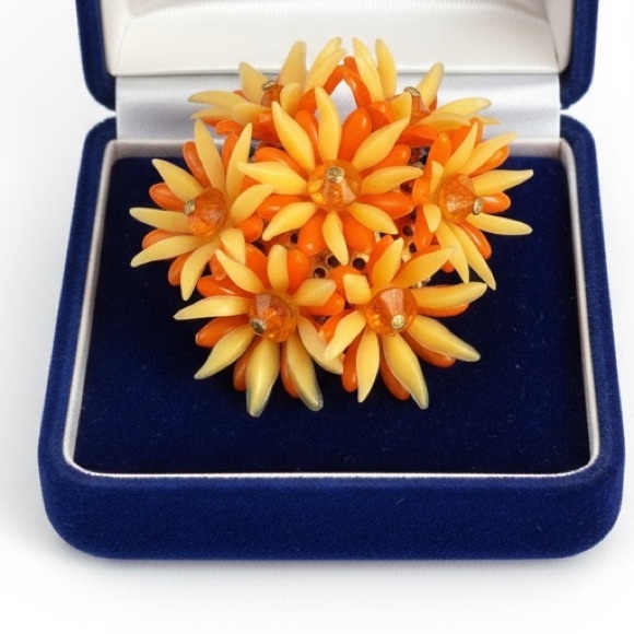 Unsigned Jewelry - Vintage Orange & Yellow Daisy Flower Cluster Brooch Plastic 1960s Flower Power